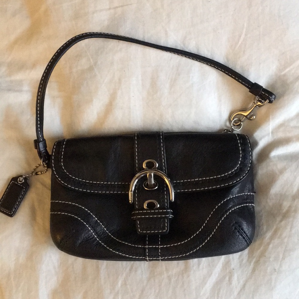 EUC Coach Black Leather Clutch ~Cute~
